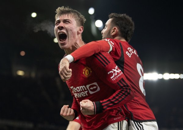 Hoylen: You will be written into history to win the UEFA Cup. Manchester United Hotspur meets in the final incredible