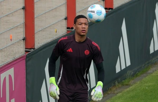 Photo: Bayern s 15-year-old talented goalkeeper trained with the first team and was rated as far beyond his peers