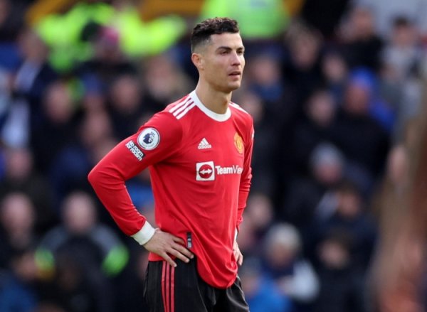 Manchester United player: I don t understand why Ronaldo only plays the elevator ball with a free kick. Don t tell me you can do it.