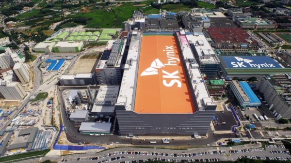 【Update】SK Hynix once again leads Micron and Samsung, providing NVIDIA 16-layer stacking HBM4 with delivery