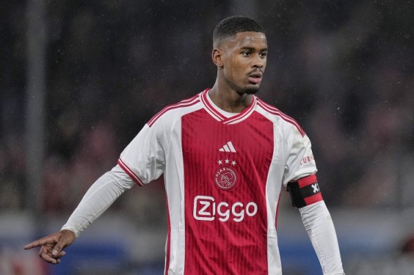 Dutch media: Hato informs Ajax that he hopes not to play for the time being, who is negotiating with Chelsea