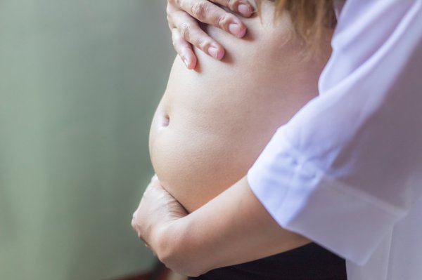 The cold air only opened 27 degrees and caused the pregnant wife to have heat stroke. Her husband s 