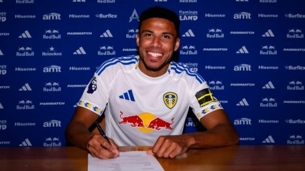 Leeds United official: Leicester City defender James Justin joins and signs until 2029