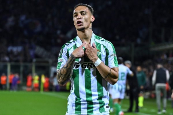 Sky: Manchester United clearly stated that they don t want to loan Anthony again, Betis is negotiating for the transfer