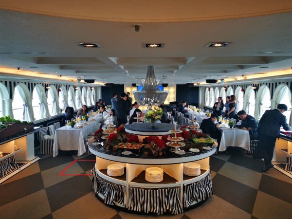 I didn t do a wedding to save money. My parents forced her to book a wedding and open three tables to make her feel so devastated