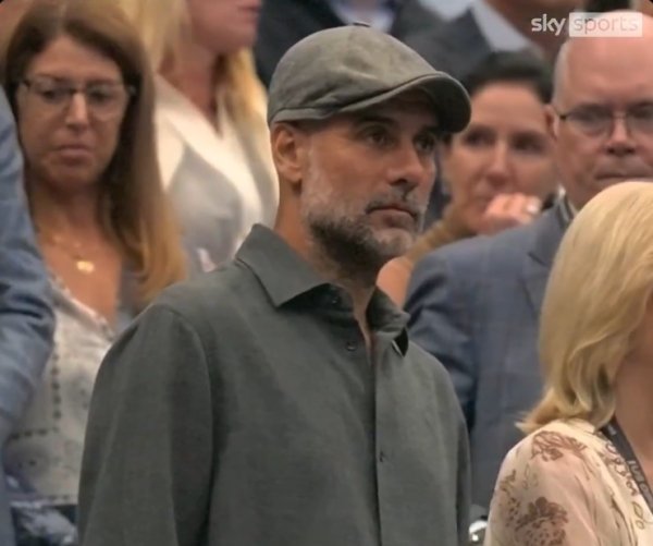 Take a break from your busy schedule! Guardiola appears in New York to watch the US Open men s singles final between Alcalas vs Sina