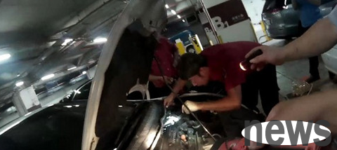 The cat s meows came out in the car, and the firefighter sprayed high-pressure air to lead the kitten out