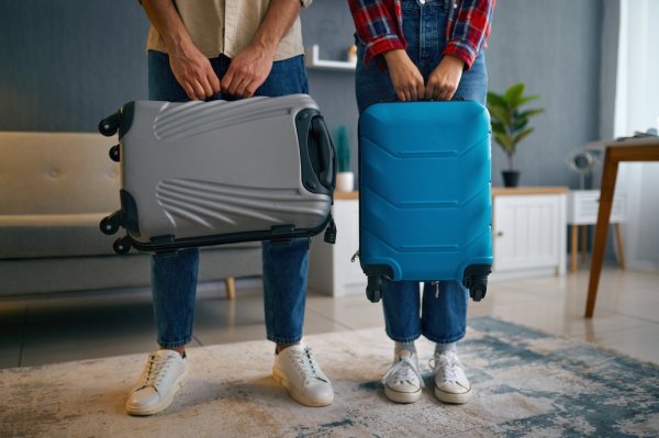 After traveling, don’t put your suitcase on the bed to organize. The number of sterilizations in the box is 58 times more than that of a horse barrel seat